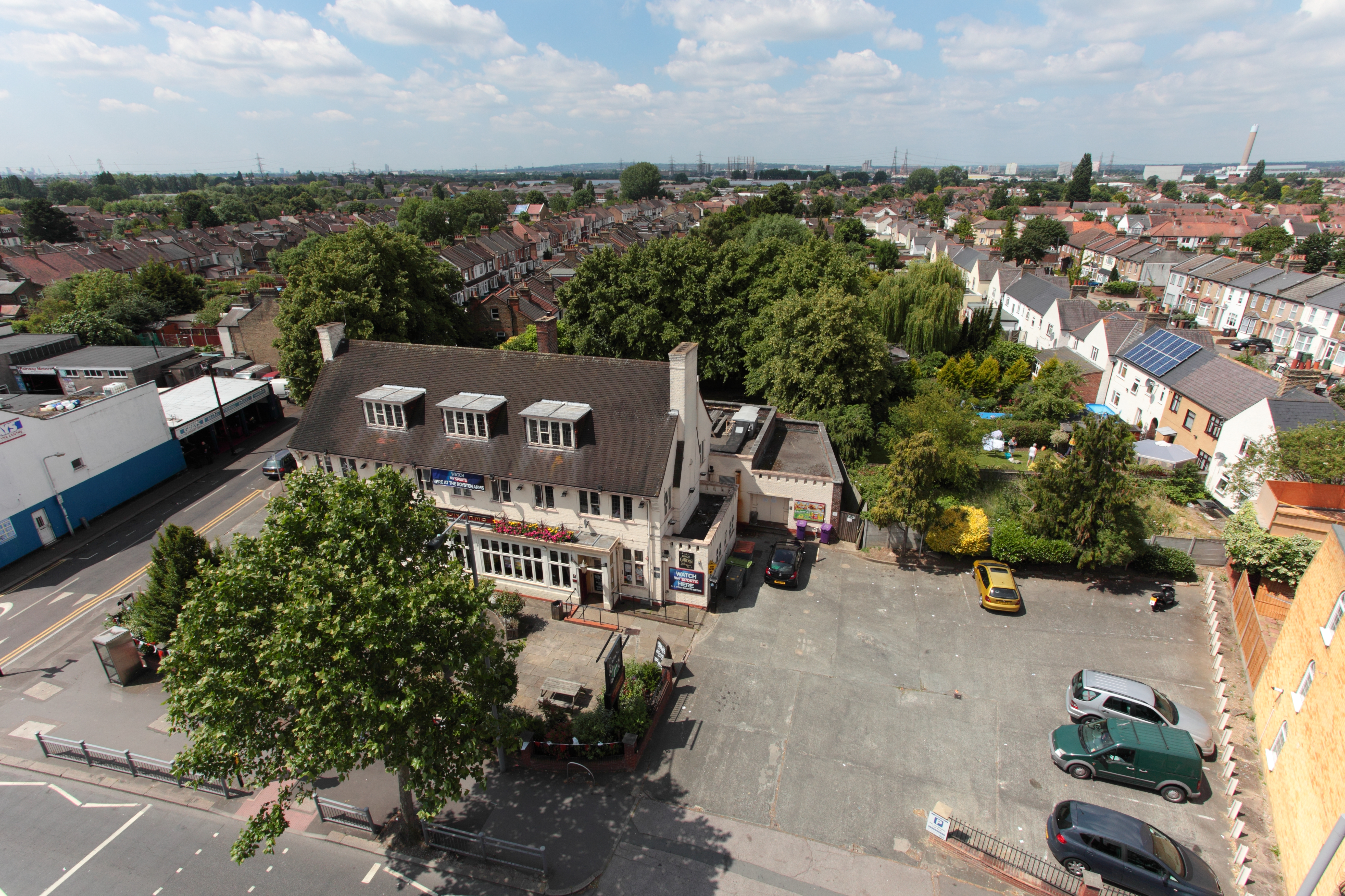 Chingford Mount Road – Substantial public house in E4, with development potential. Purchased unconditionally by Landhold.